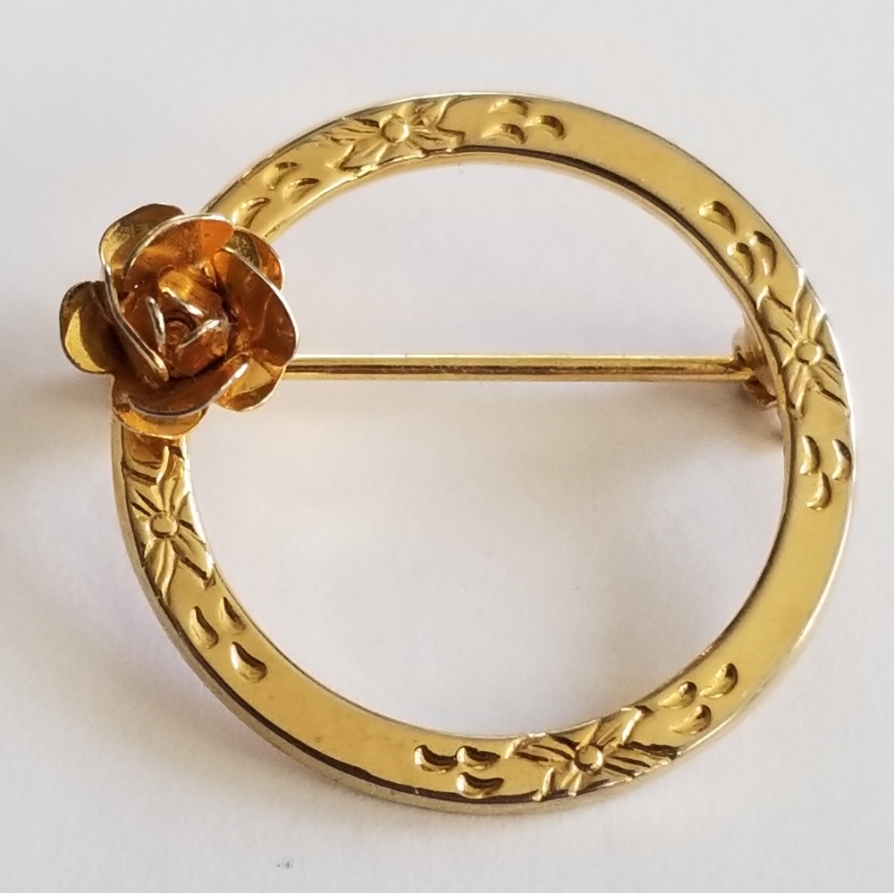 Vintage rose brooch circle pin gold tone floral flower dainty small